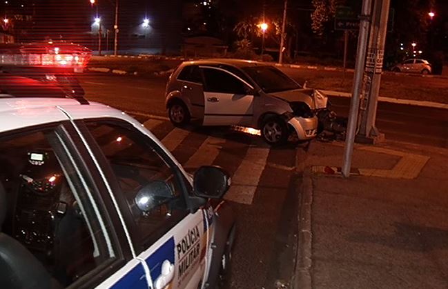 Motorista morre ao bater veículo em poste do videomonitoramento na João