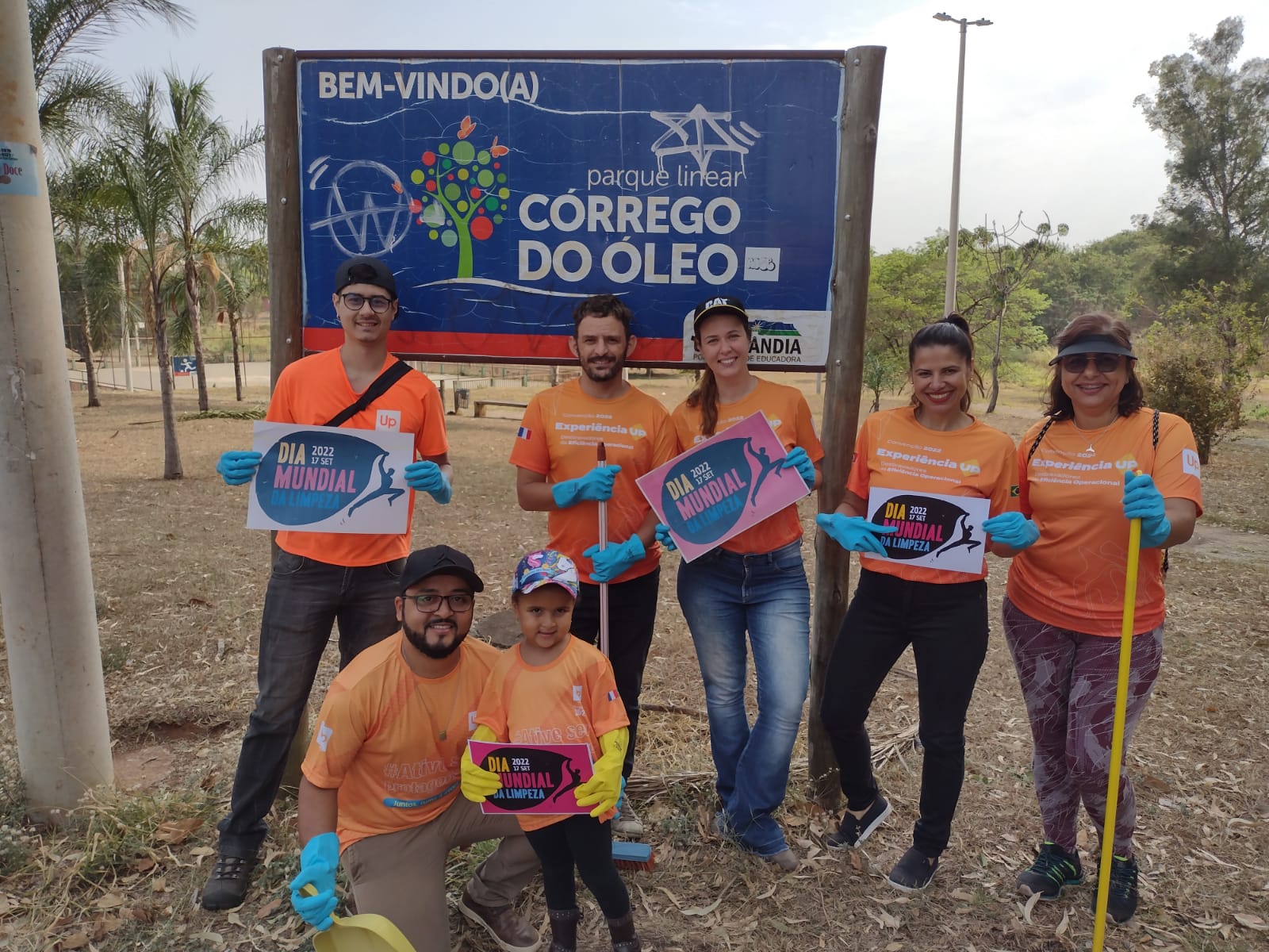 Dia Mundial Da Limpeza Up Brasil Une Equipe Para Limpar O C Rrego Do