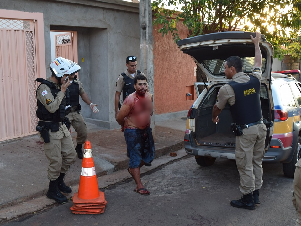 Homem desmaia ao ser atingido com bola de sinuca no pescoço durante briga  em Manaus