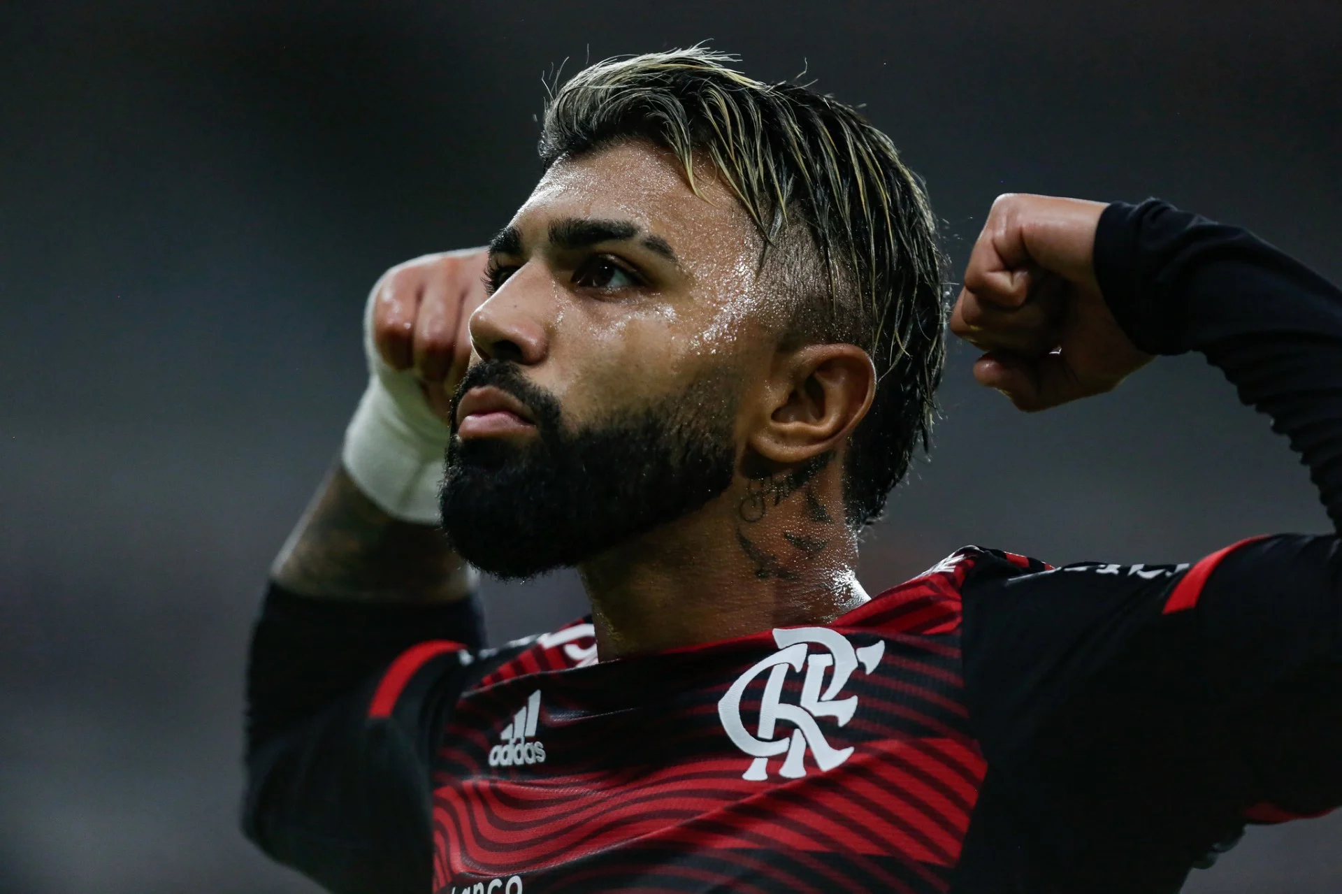 Arrascaeta brilha em vitória do Flamengo e leva rubro-negros ao