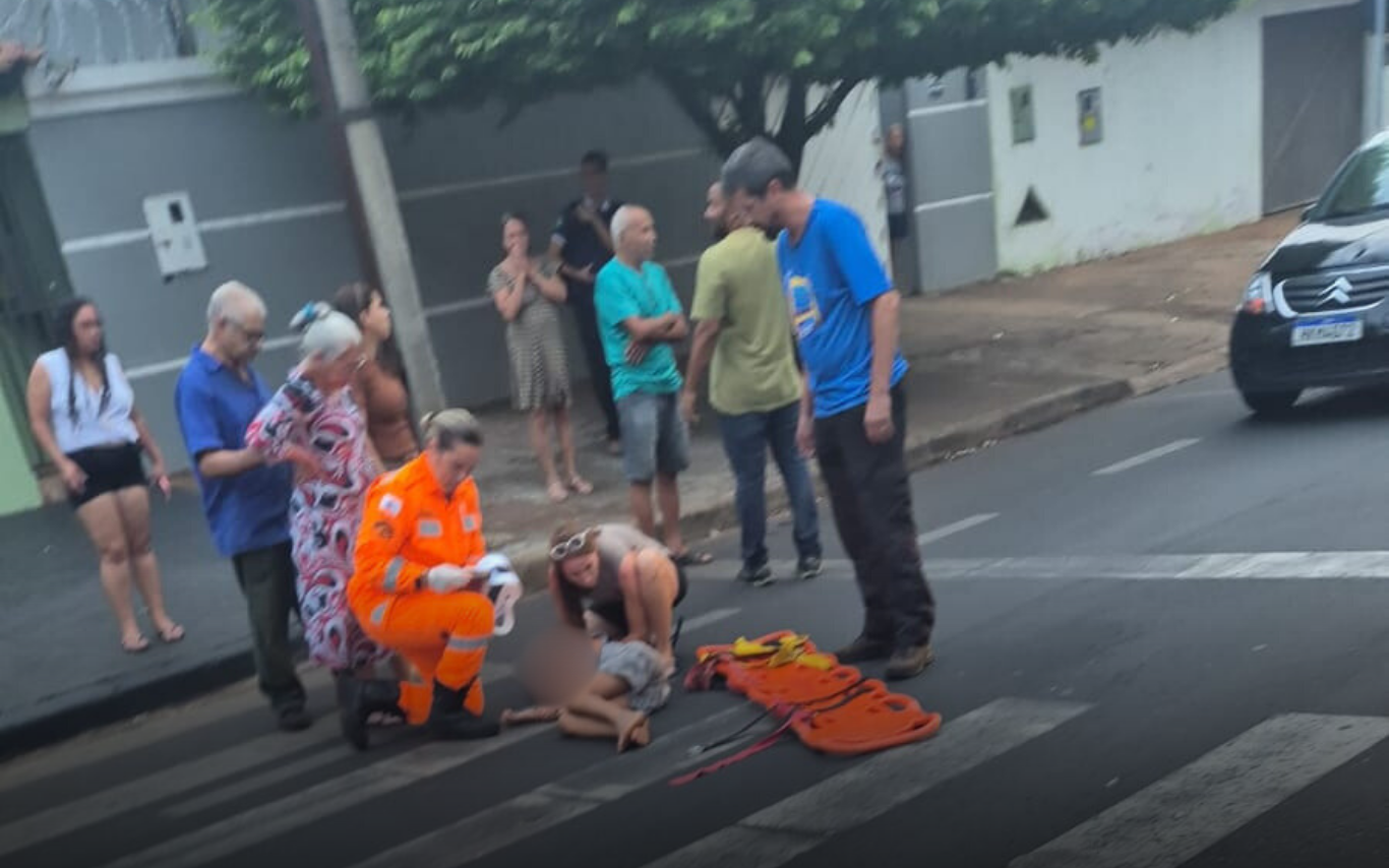 Atendimento ao atropelamento no Chácaras Tubalina.