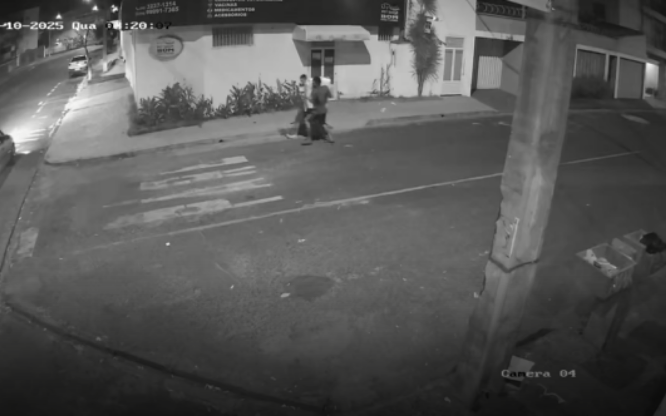 Registro de câmera de segurança do furto em clínica.