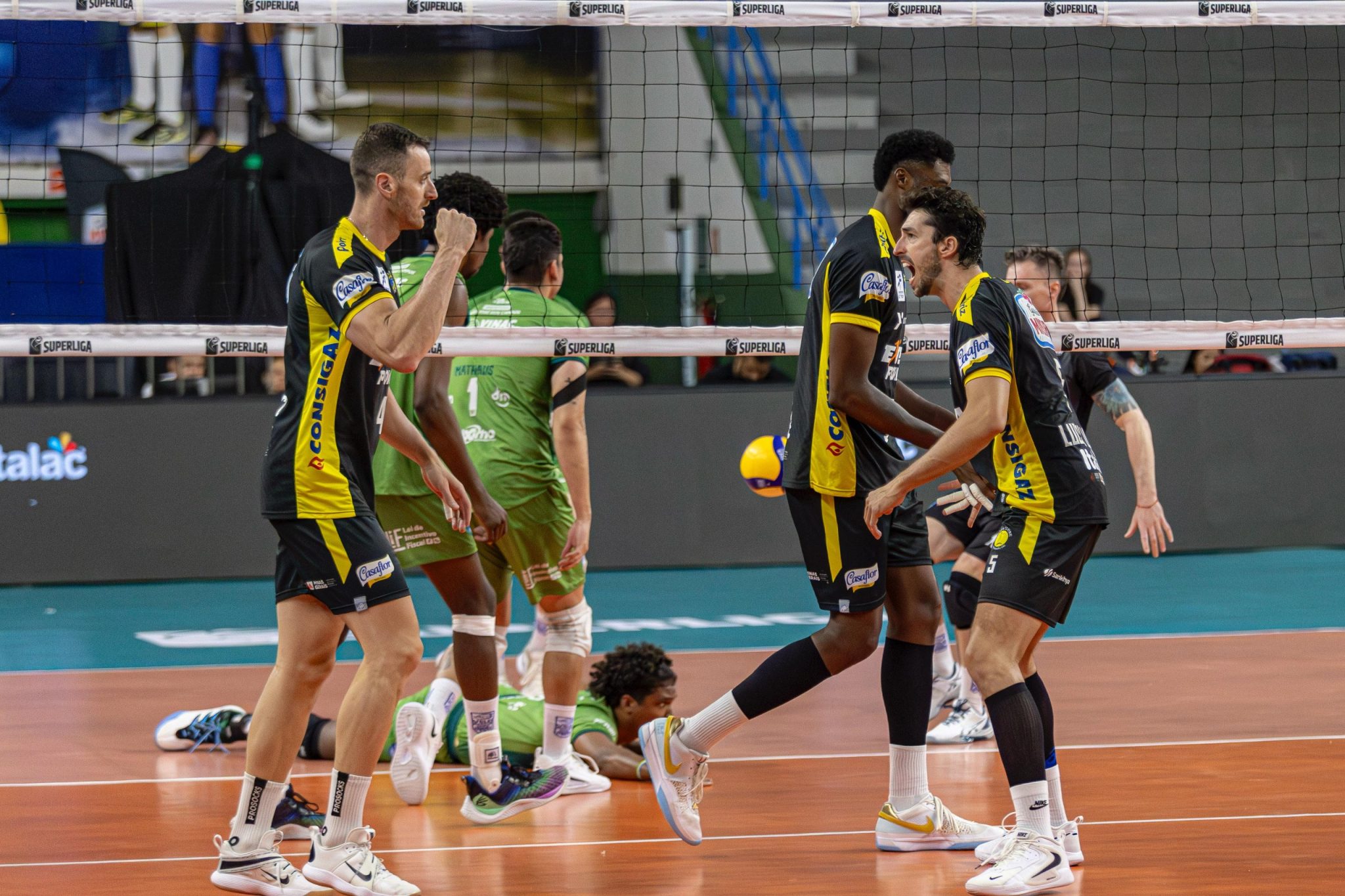 Praia Clube/Uberlândia Vôlei vence mais um jogo na Superliga.