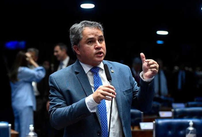 Senador Efraim Filho (União-PB).