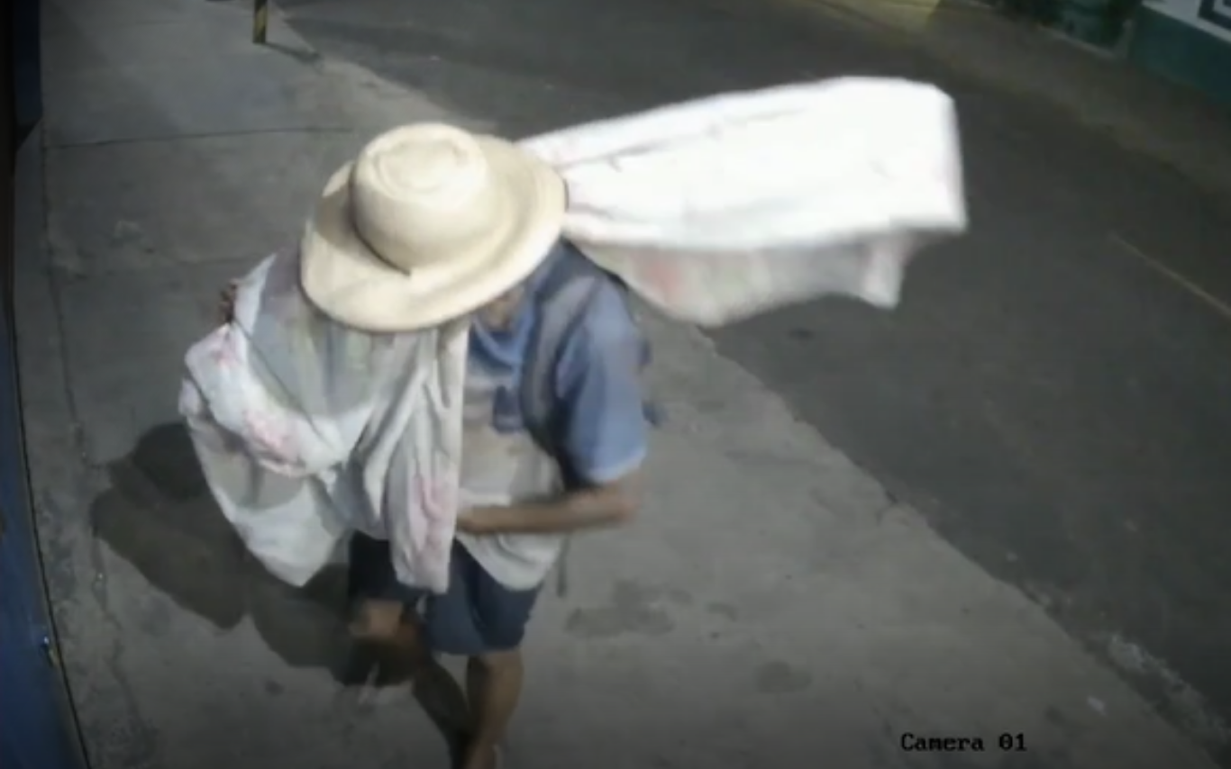 Imagem do suspeito em momento de tentativa de furto.