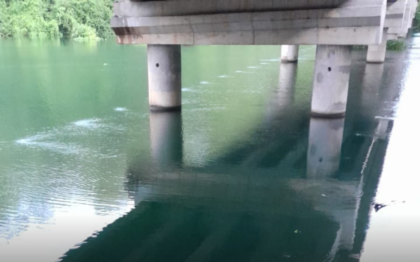 Ponte onde ocorreu queda do veículo.