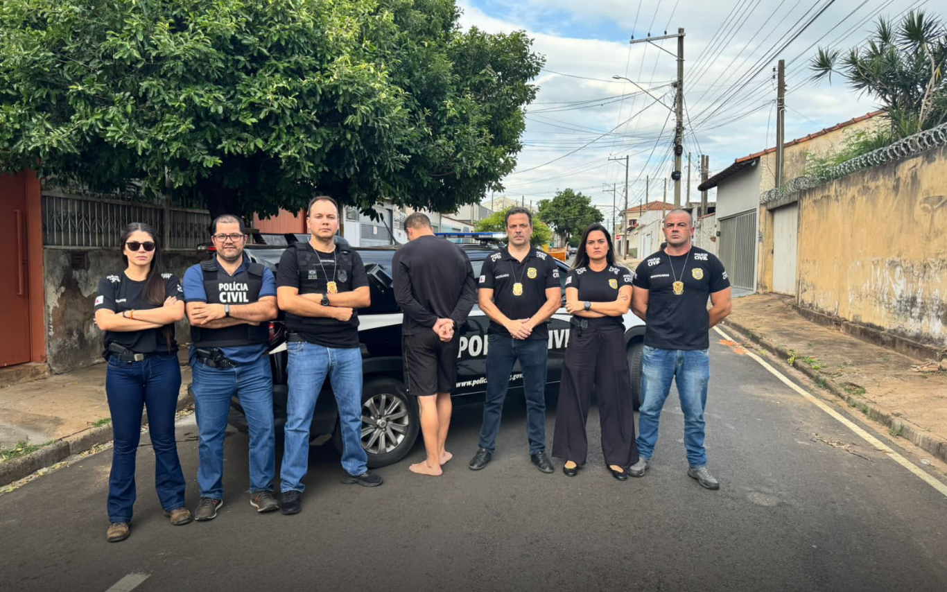 Equipe policial responsável pela prisão do suspeito.