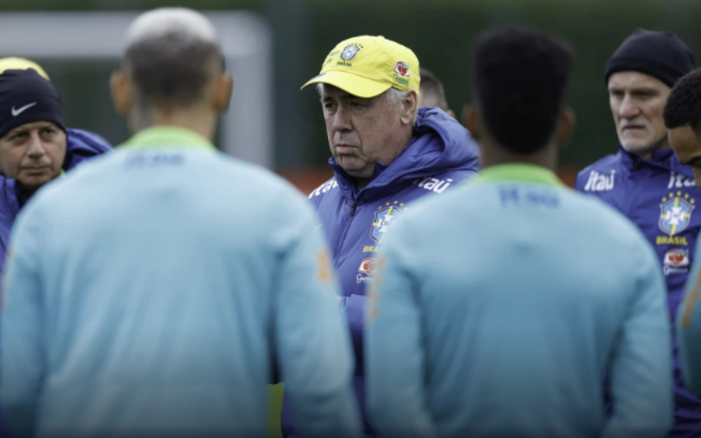 Ancelotti em treino da Seleção Brasileira em Londres