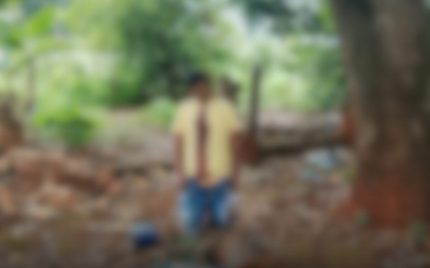 Homem foi encontrado pendurado por corda pelo pescoço.