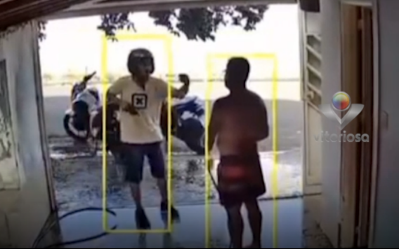 Momento do roubo das joias no Custódio Pereira.