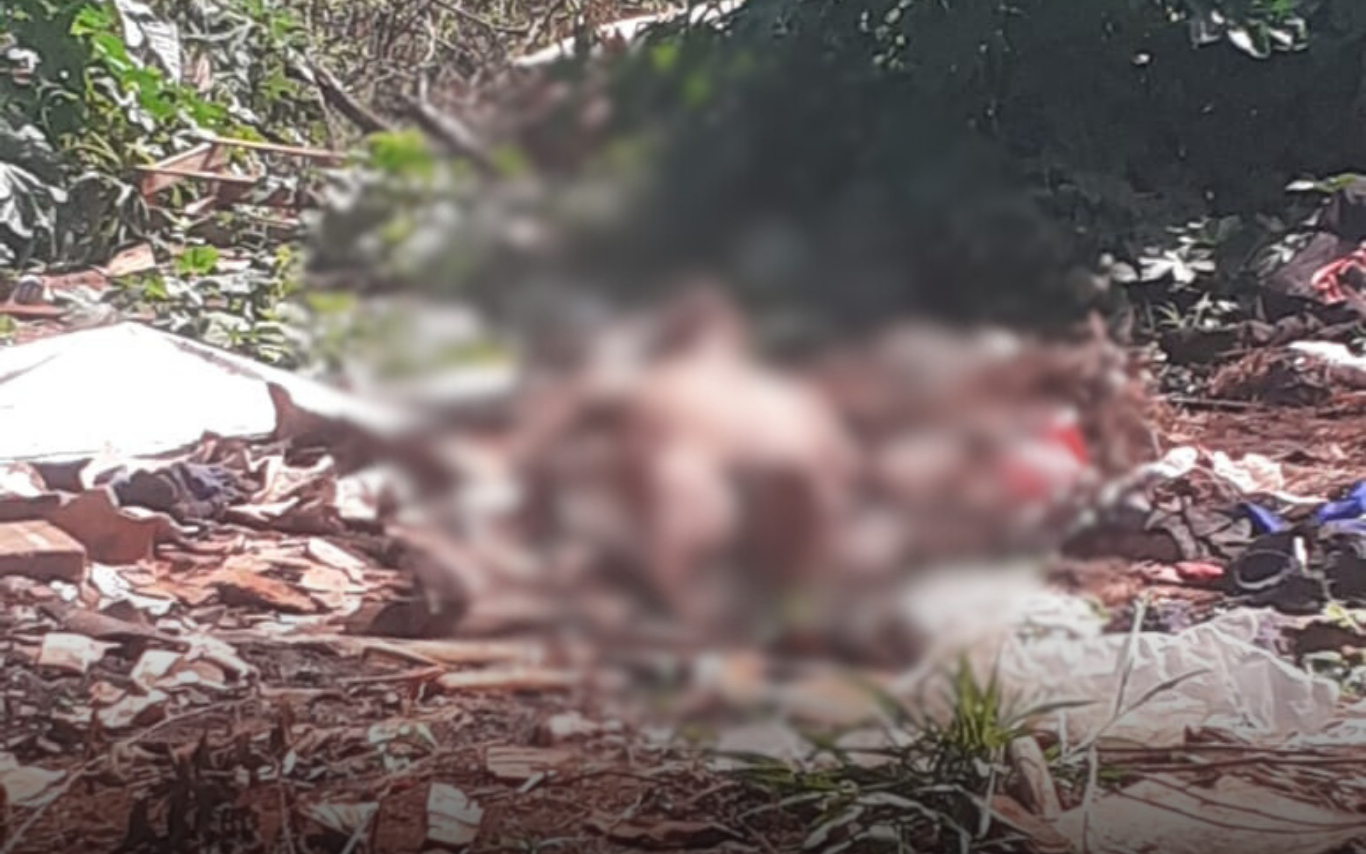 Imagem do corpo encontrado no local do crime.