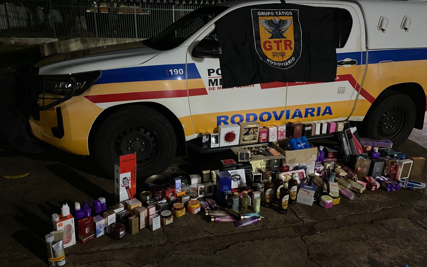 Imagem dos itens apreendidos pela polícia militar.