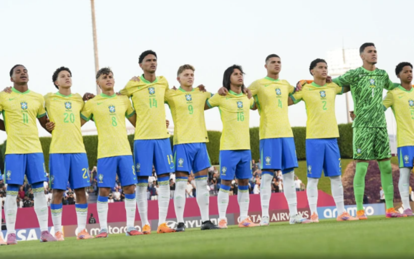 Jogadores da Seleção em partida diante da França.