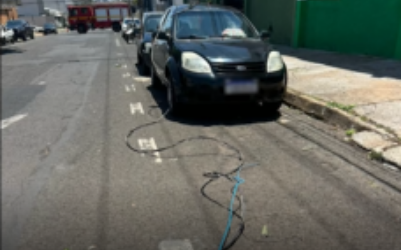 Imagem da fiação caída na Avenida Cesário Alvim