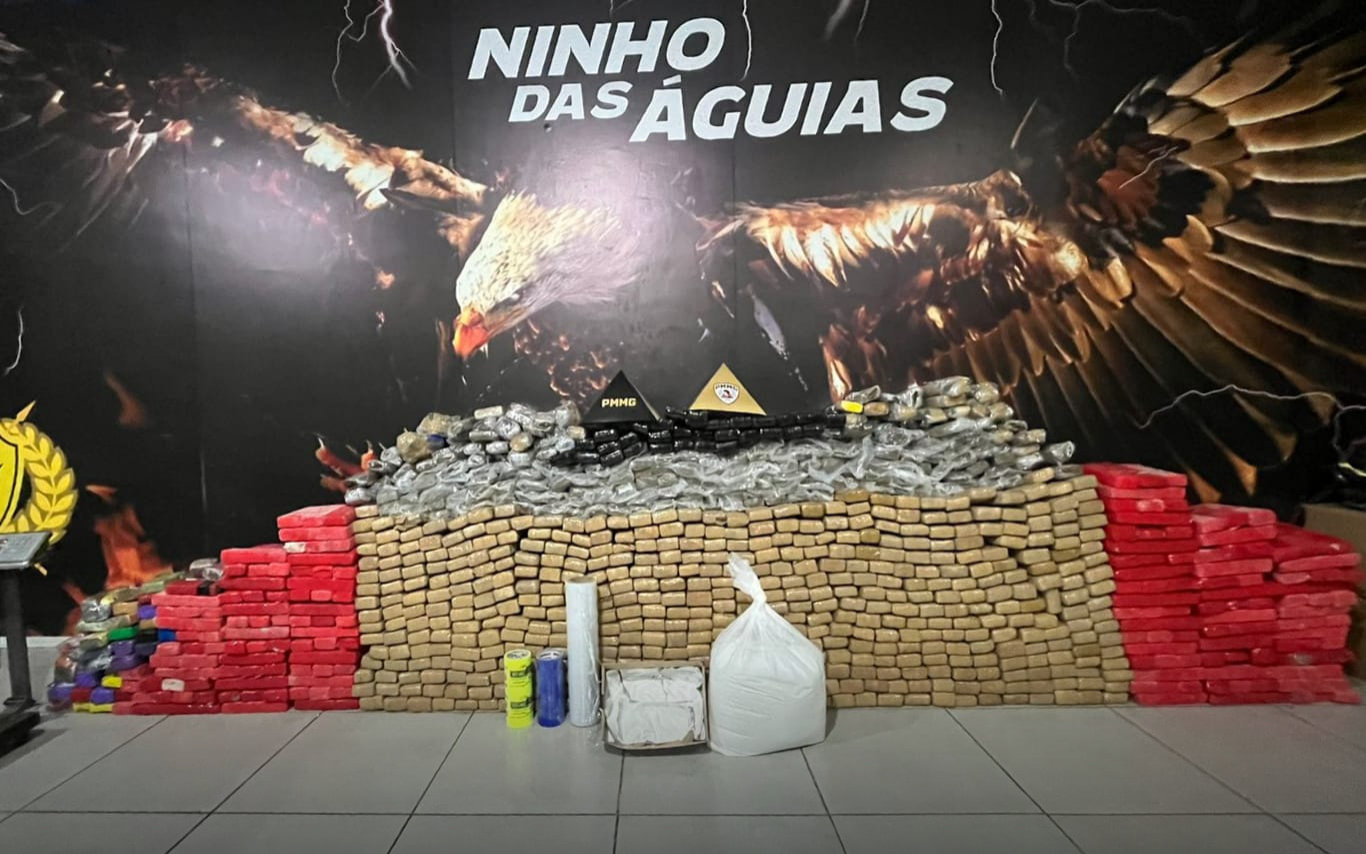 Entorpecentes apreendidos pela polícia no Alto Umuarama.