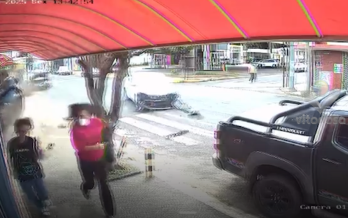 Imagem de câmera de segurança do acidente.