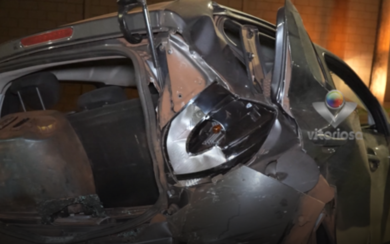 Carro envolvido em acidente no Gávea Sul.