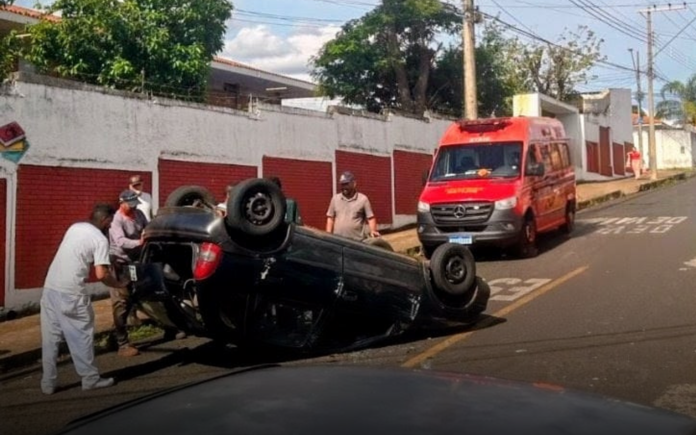 Imagem do local do capotamento.