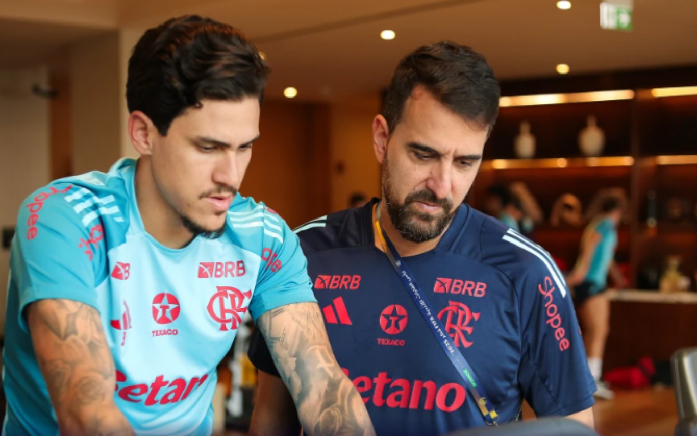 Pedro, camisa 9 do Flamengo, em atividade do Flamengo em Doha, no Catar.