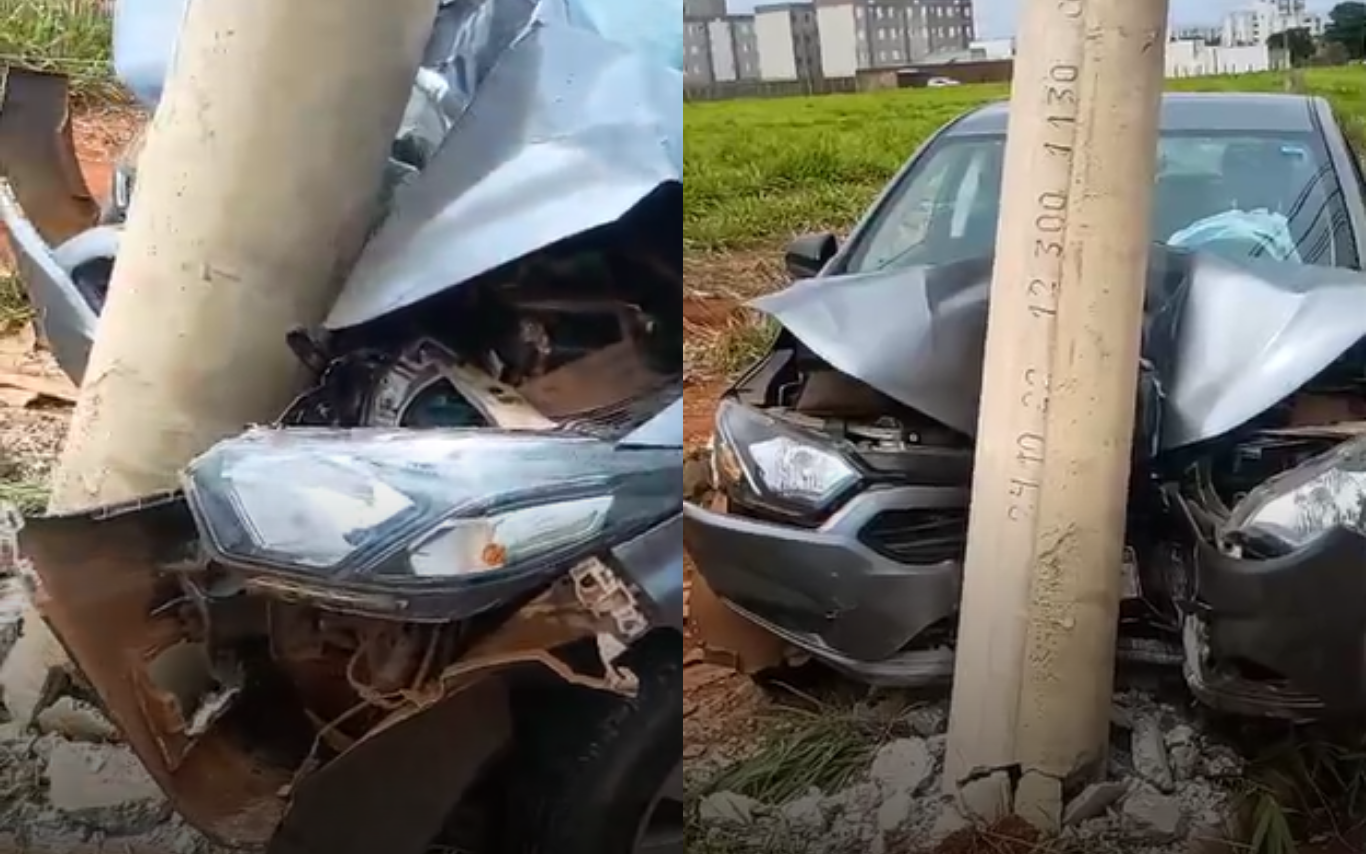 Carro que colidiu frontalmente em poste no Portal do Vale.