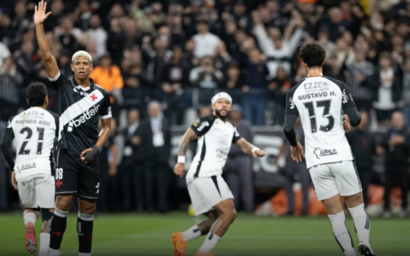 Memphis marcou, mas gol foi anulado por impedimento no jogo entre Corinthians e Vasco; gol de Rayan também não valeu.