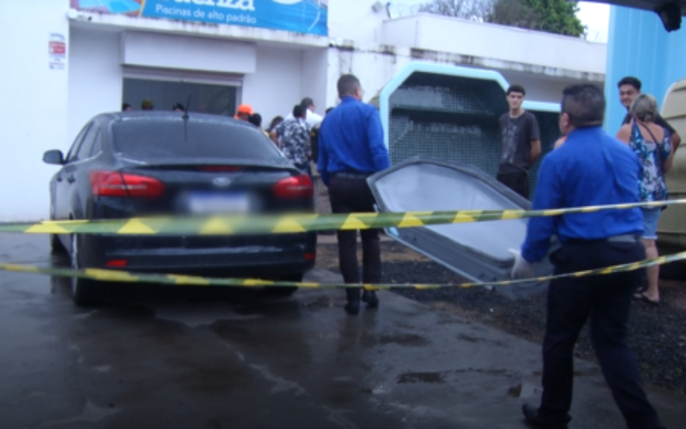 Morte de Douglas Vieira, empresário do ramo de piscinas local.