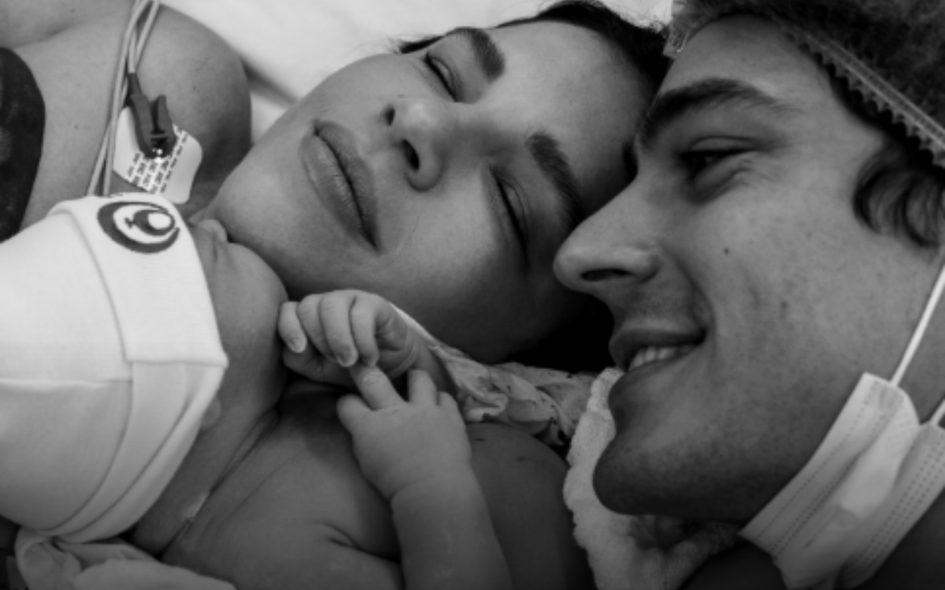 Mariana Rios e Juca Diniz com o filho, Palo