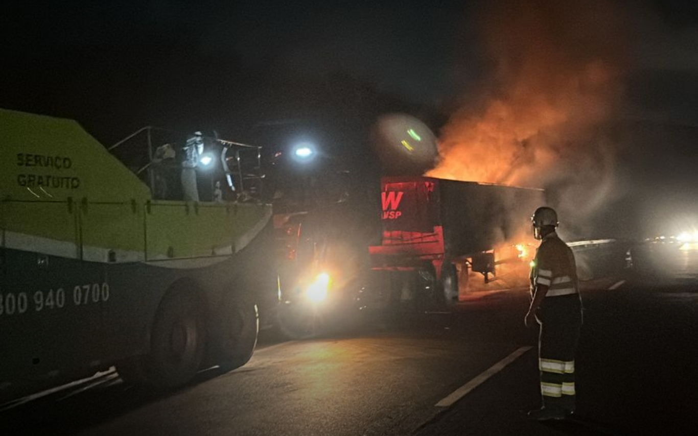 Incêndio em caminhão na BR-050