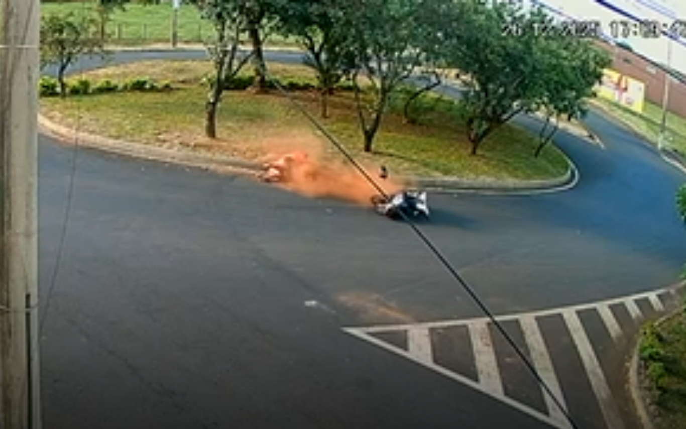 Imagem do momento do acidente fatal em Uberaba.