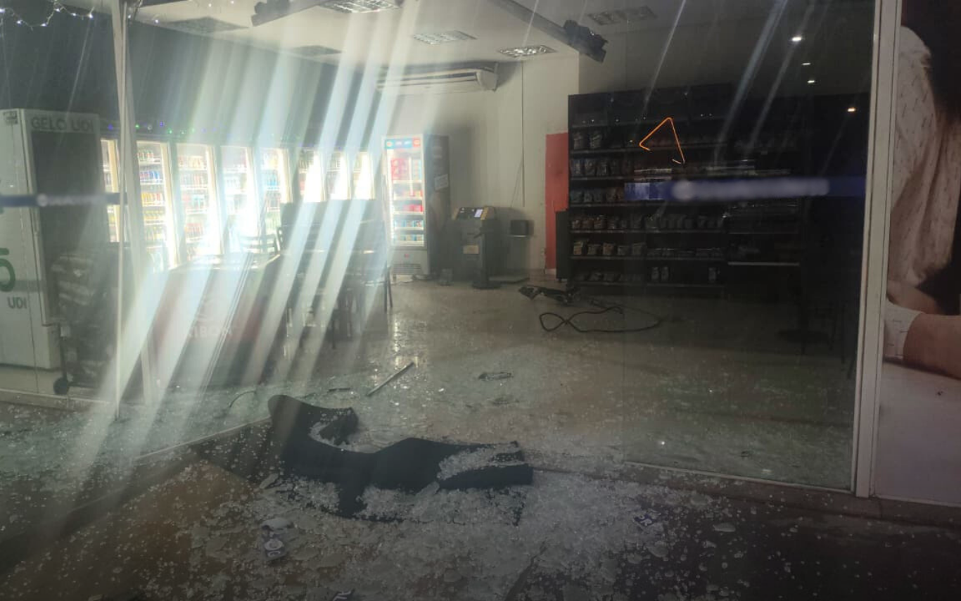 Furto em loja de conveniência de Uberlândia.