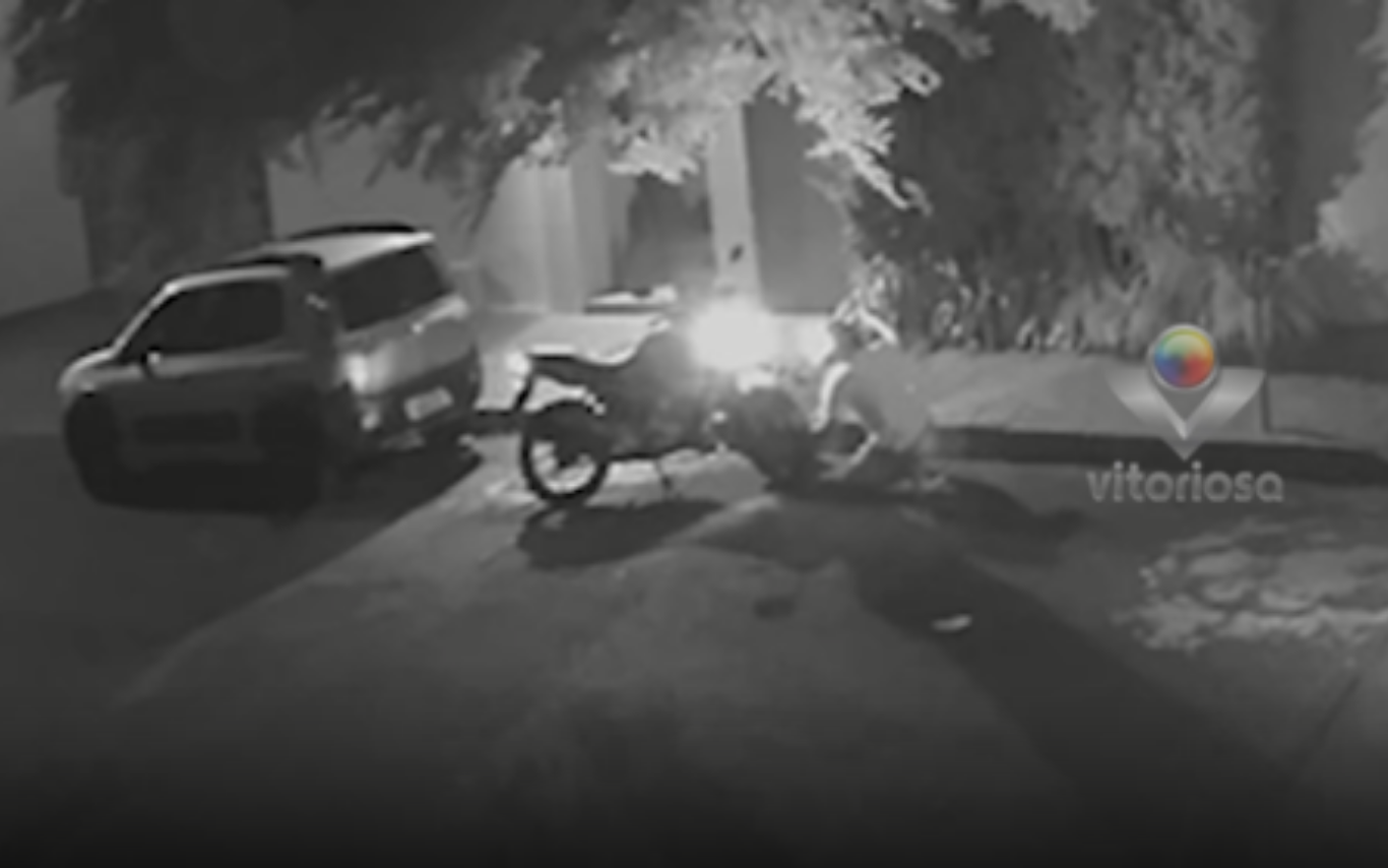 Furto de motocicleta com marreta no Santa Mônica