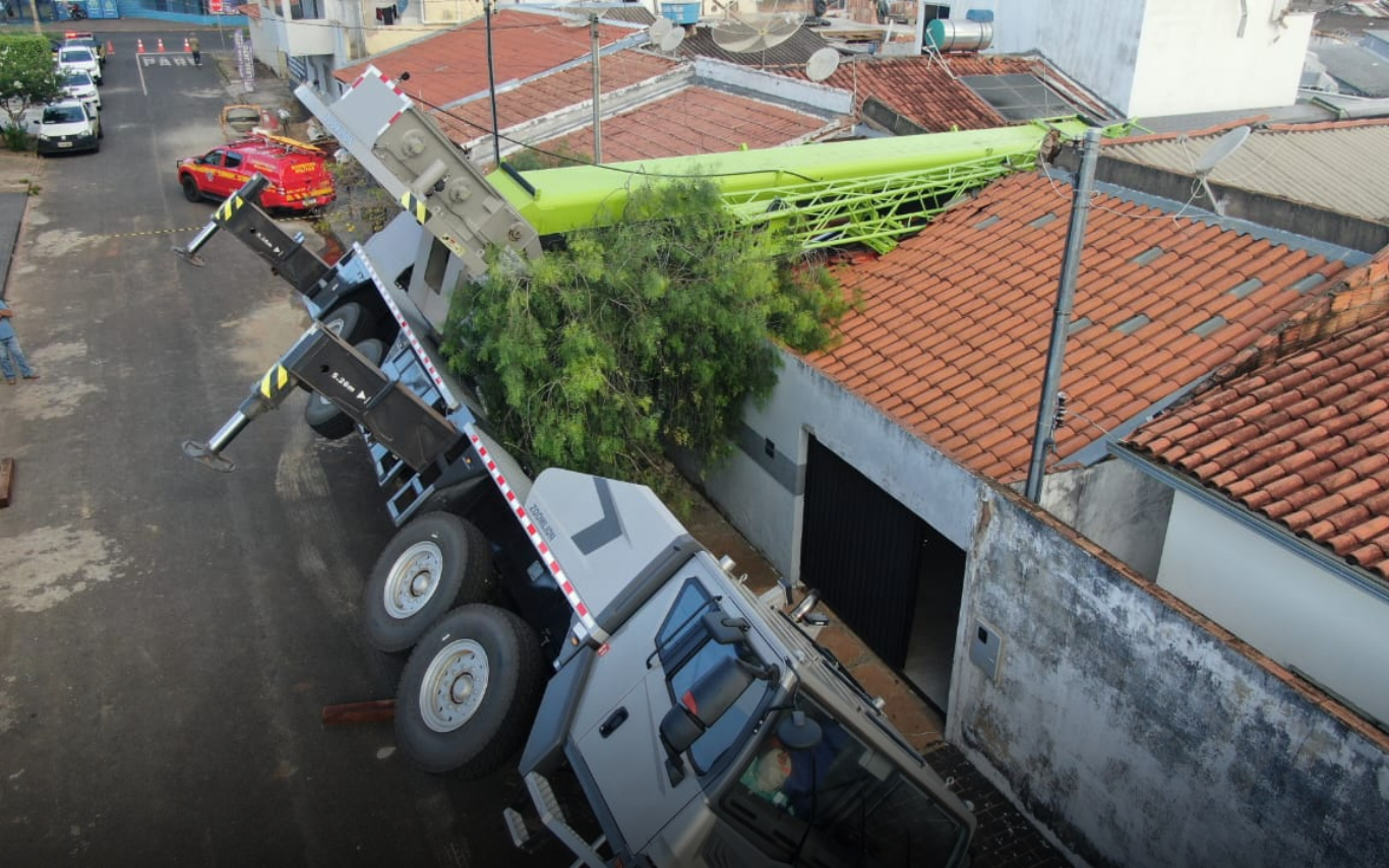 Guindaste que caiu no bairro Laranjeiras