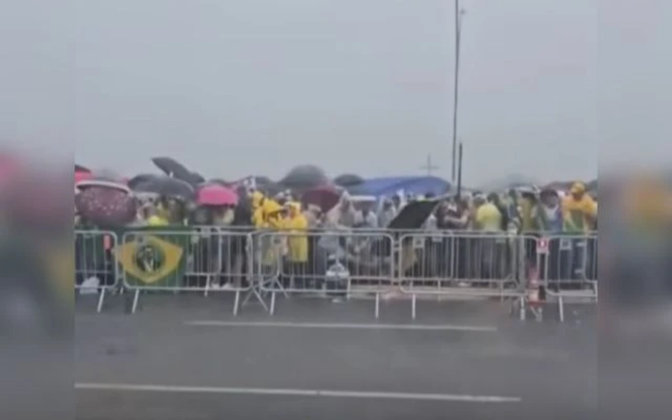 Ao todo, 89 pessoas foram atendidas pelo Corpo de Bombeiros na Praça do Cruzeiro, local atingido por raio