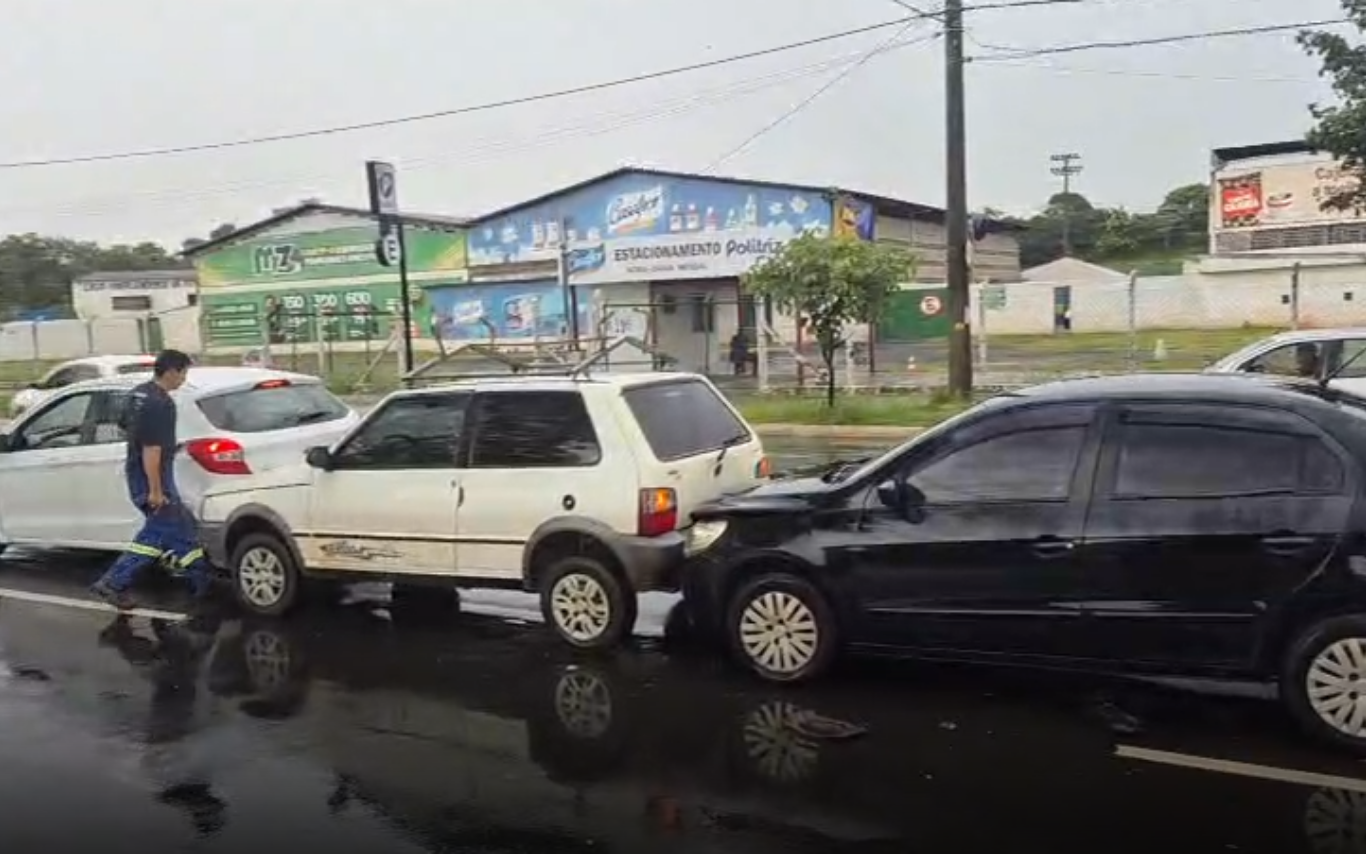 Engavetamento na Rondon Pacheco