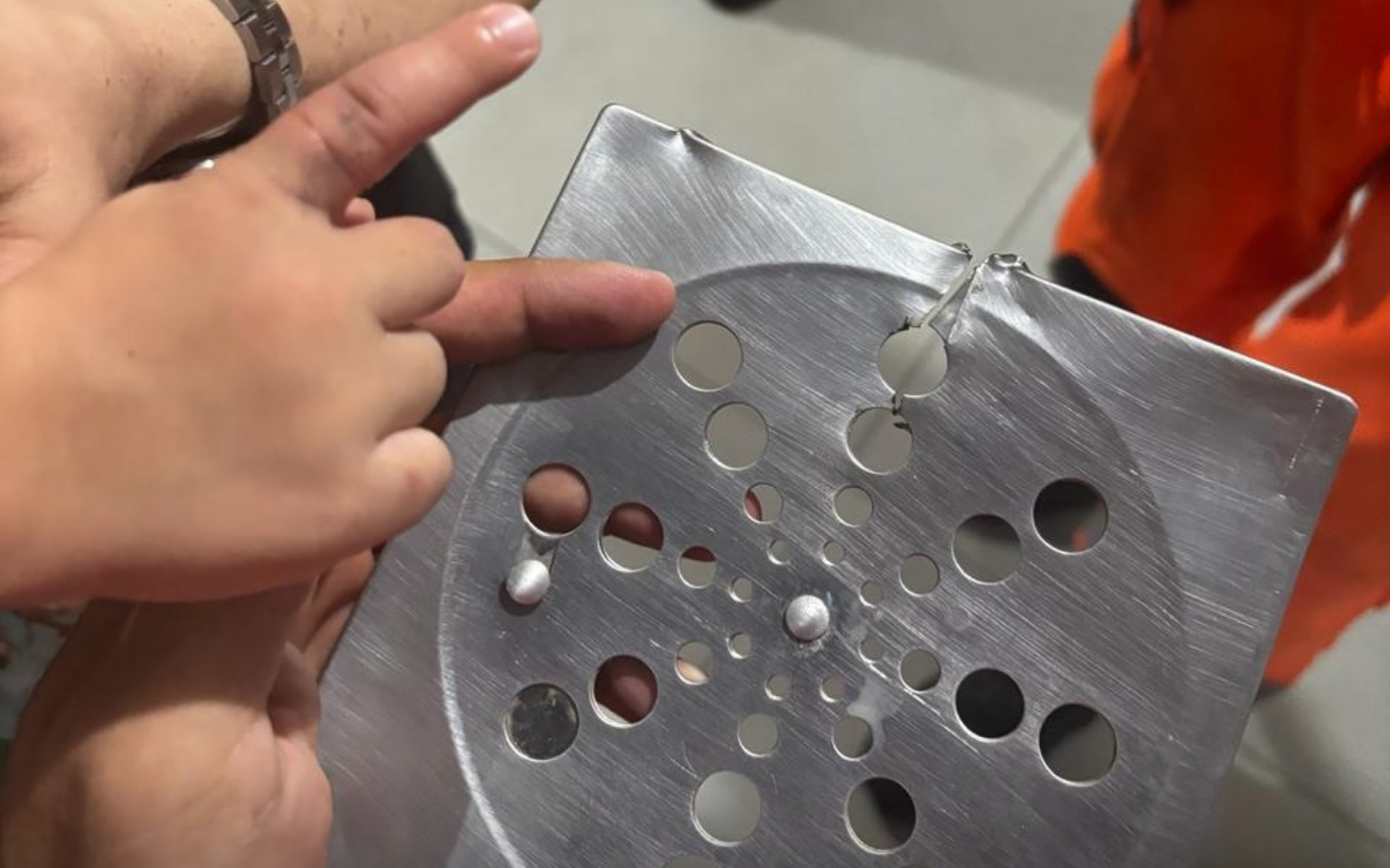 Criança que prendeu dedo em ralo de banheiro em Ituiutaba