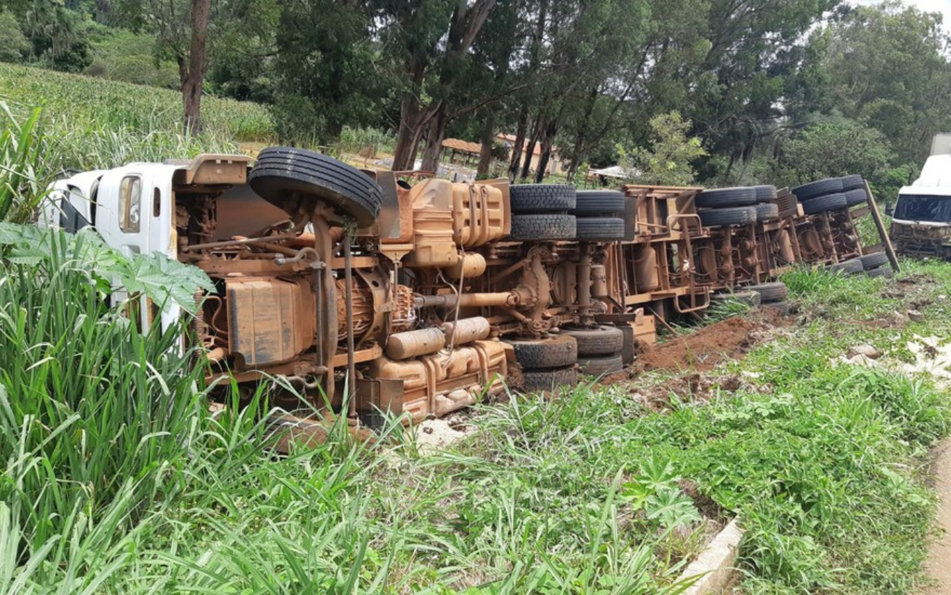 Duplo acidente na BR-365