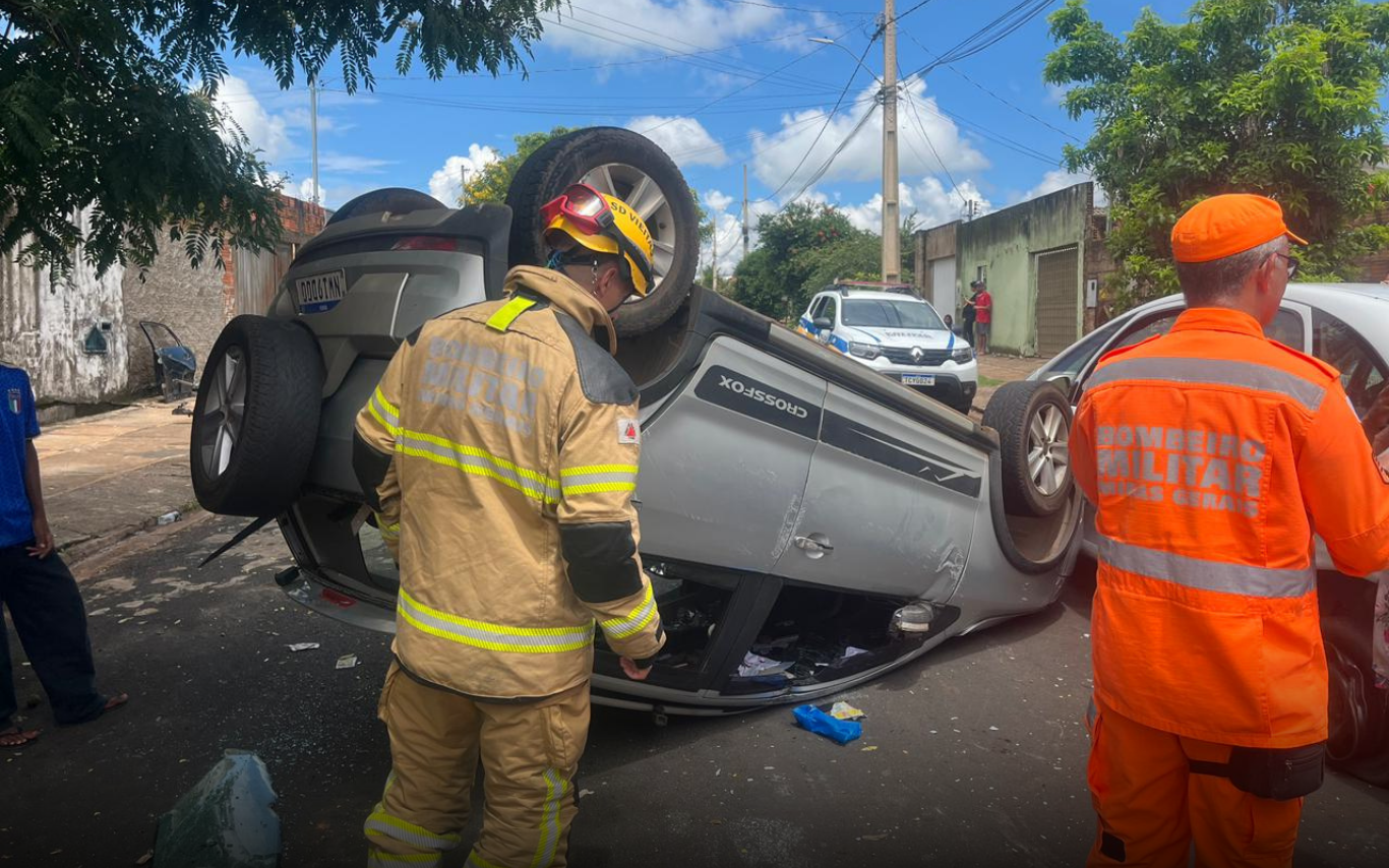 Capotamento no bairro Pequis