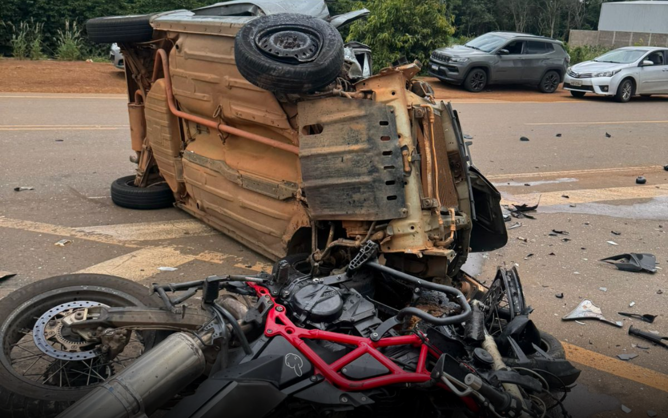Acidente entre carro e moto em Patos de Minas que amputou braço de vítima