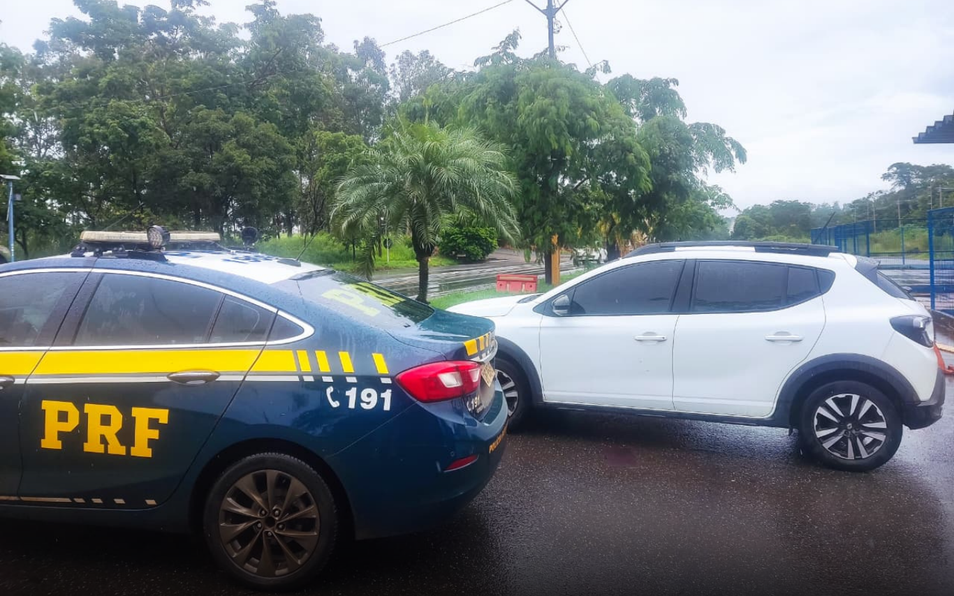 Carro roubado em Recife que foi recuperado em Patos de Minas
