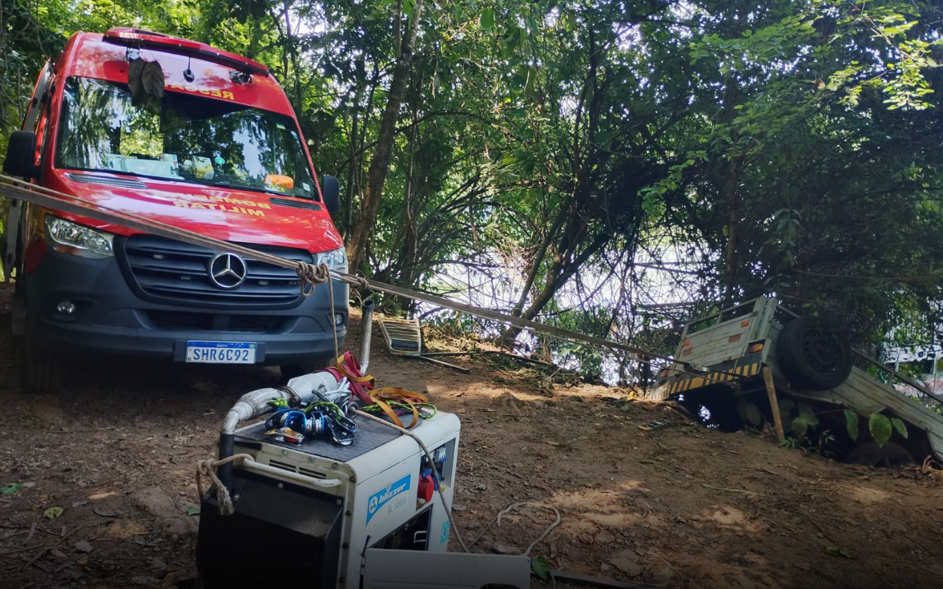 Acidente com carretinha no Rio Araguari