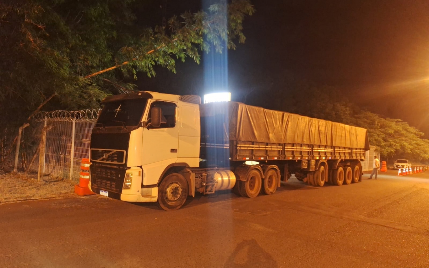 Carga de soja recuperada após operação policial na MGC-452