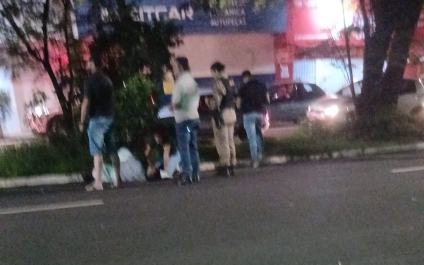 Acidente entre carro e moto no Jardim Patrícia