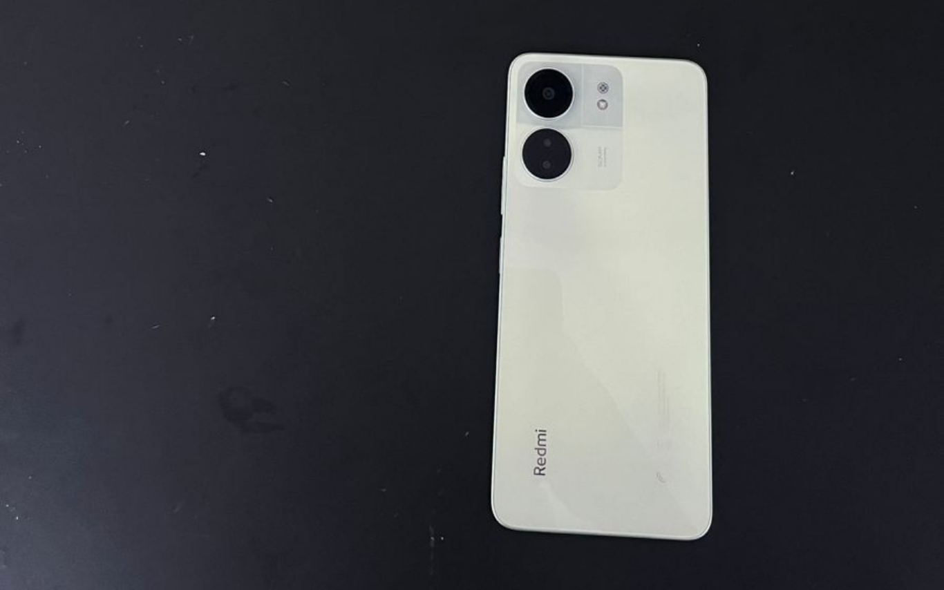 Celular furtado em ponto de ônibus e recuperado no Lagoinha