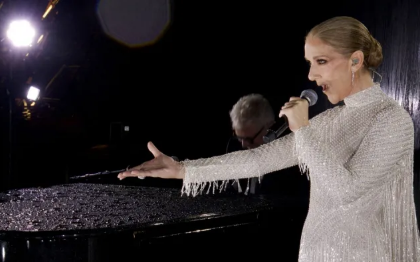 Celine Dion faz primeira apresentação em cinco anos na abertura das Olimpíadas de Paris 2024