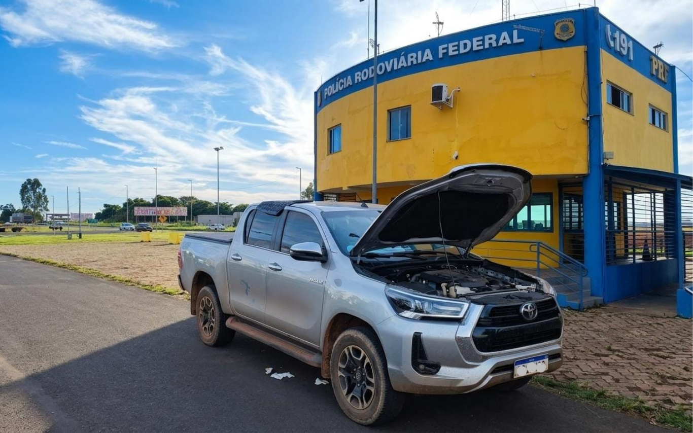 Caminhonete de luxo com sinais de adulteração em Araguari