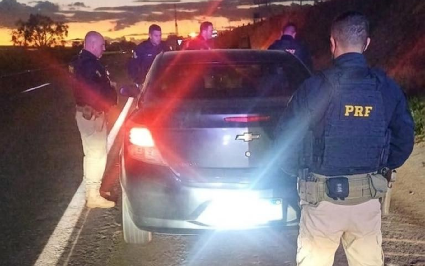 Veículo furtado recuperado na BR-365, em Uberlândia