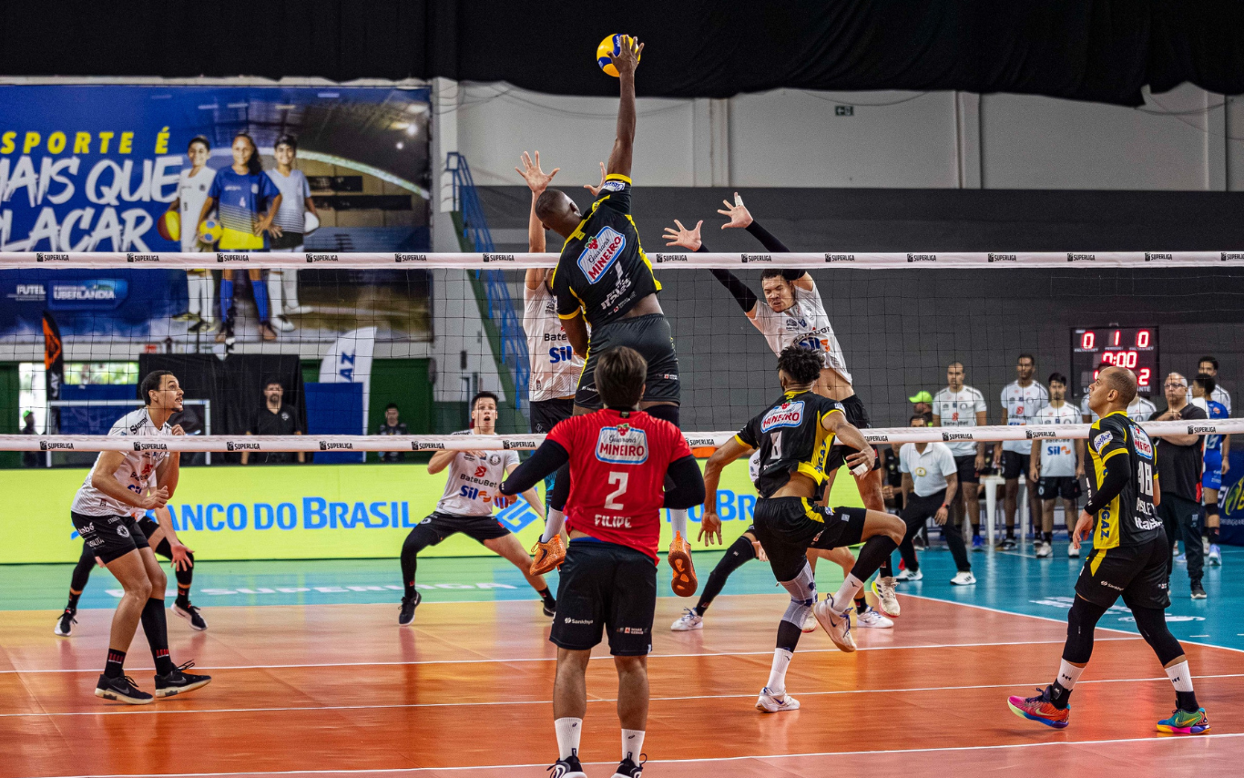 Com atuação de gala de Paulo, maior pontuador e eleito o Viva Vôlei, Praia Clube/Uberlândia Vôlei enfrenta Guarulhos no dia 10