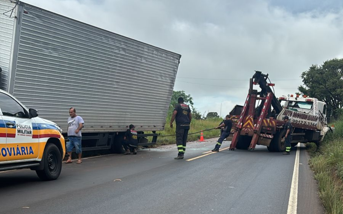 Engavetamento na MGC-497, em Uberlândia
