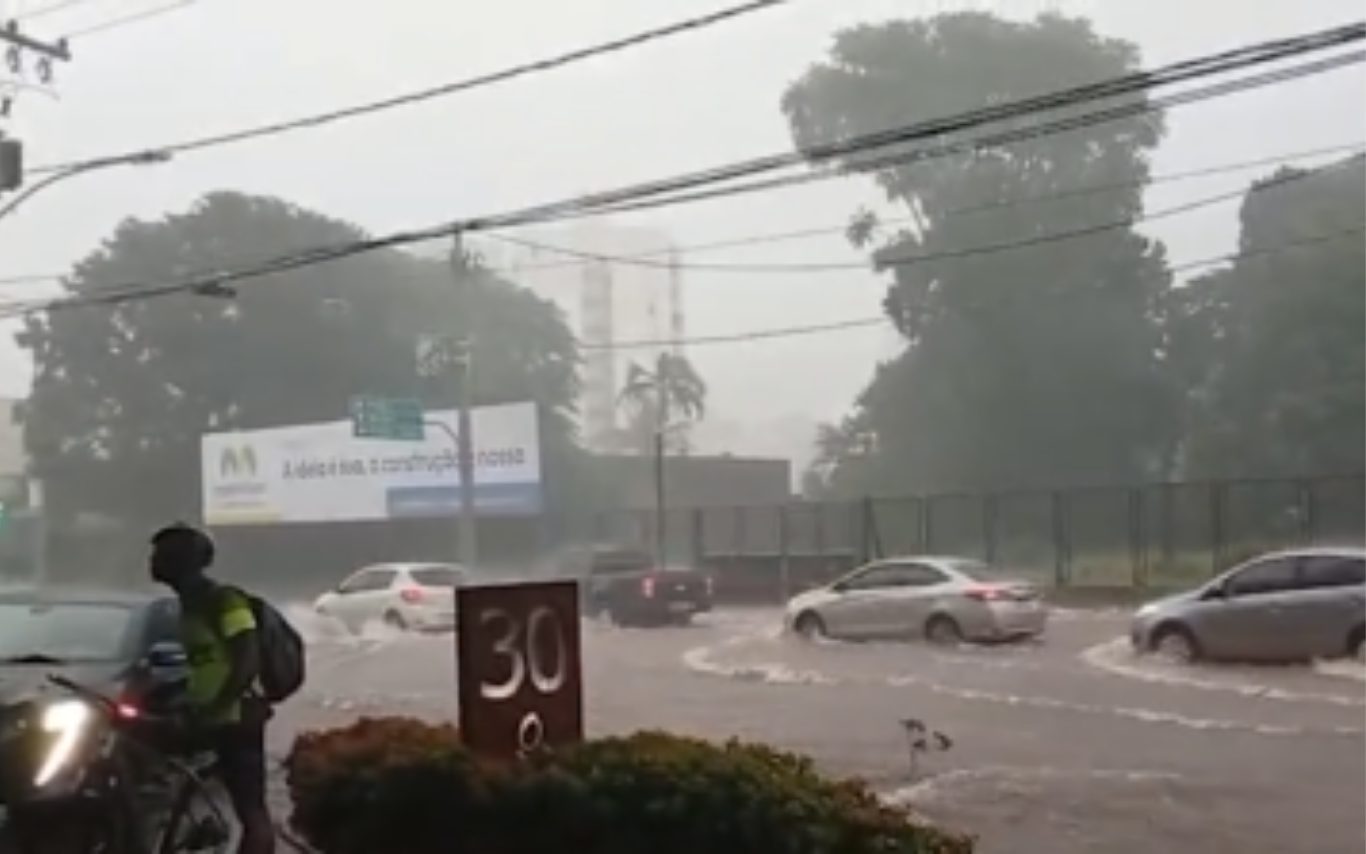 Temporal no fim da tarde desta quarta-feira em Uberlândia