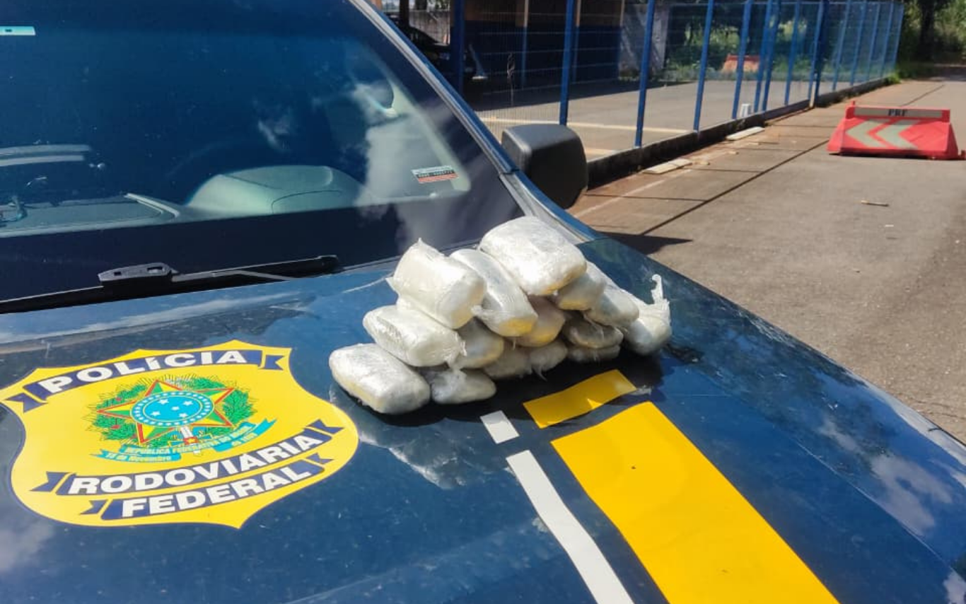 Mulher é presa com 15 tabletes de haxixe em Patos de Minas